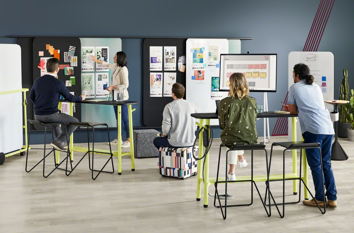 Steelcase Flex Collection team meeting